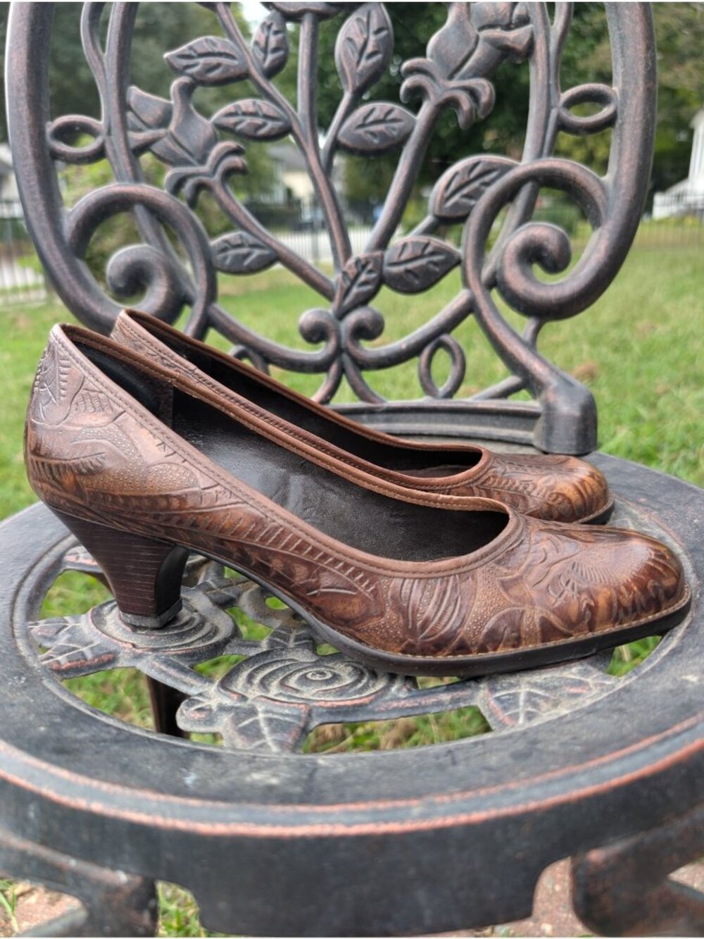 Women's Aerosoles Sembrero Brown Leather Tooled Pumps Size 8.5 Western